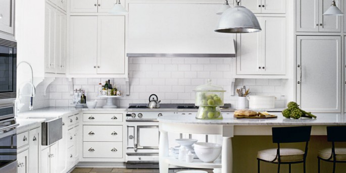 Как создать интерьер белой кухни самостоятельно: советы дизайнера