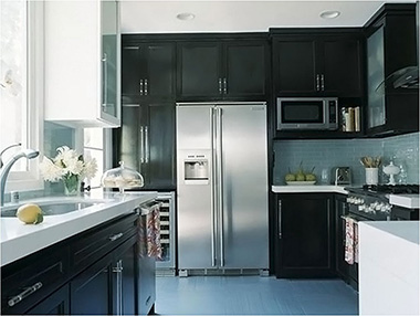 Универсальные цвета для холодильника – белый и металлик