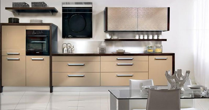 Прямолинейное расположение кухонного гарнитура не только выглядит эстетично, но и добавит функциональности пространству