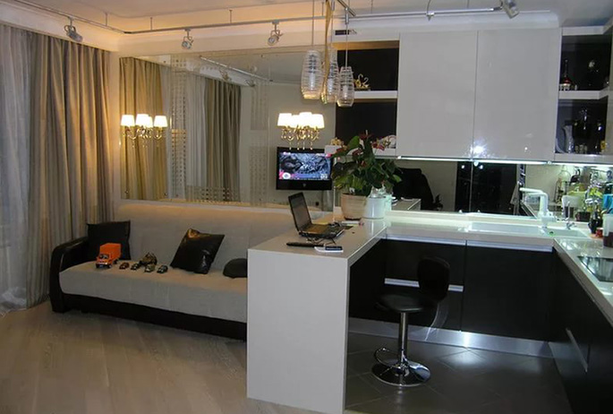 В маленьком помещении кухня должна быть лаконичной и сочетаться с зоной гостиной, образуя цельное пространство