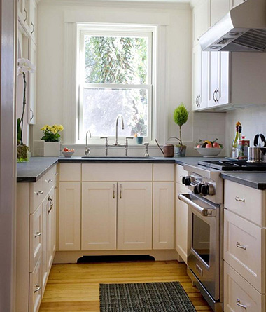 В случае недостатка места можно выбрать дизайн кухни с использованием зоны у окна