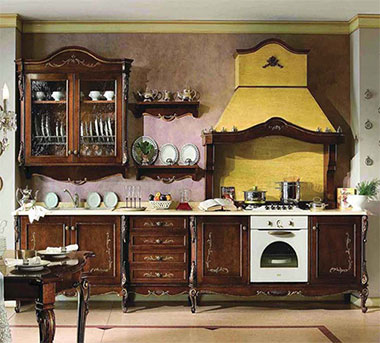 Кухонный гарнитур из темного дерева создаст атмосферу роскоши на кухне