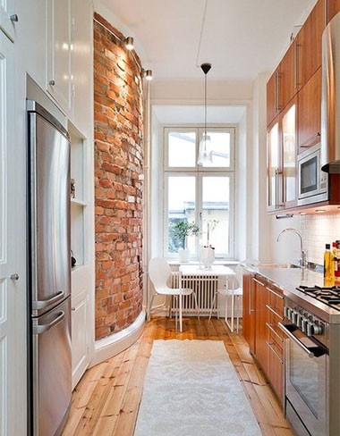 Узкая, вытянутая кухня — часто встречающееся явление в современных квартирах