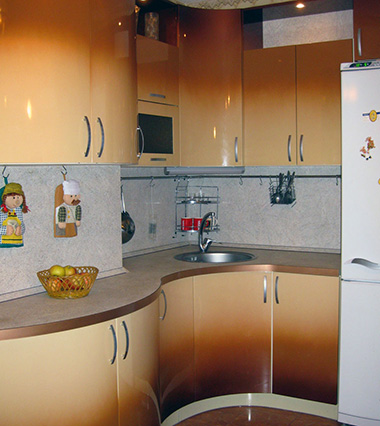 Цветовая гамма помещения должна сочетаться с общим видом кухонного гарнитура