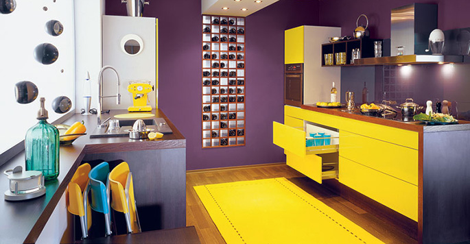 Фиолетовая кухня в интерьере: палитра оттенков, дизайн, сочетания цветов, 30 + фото