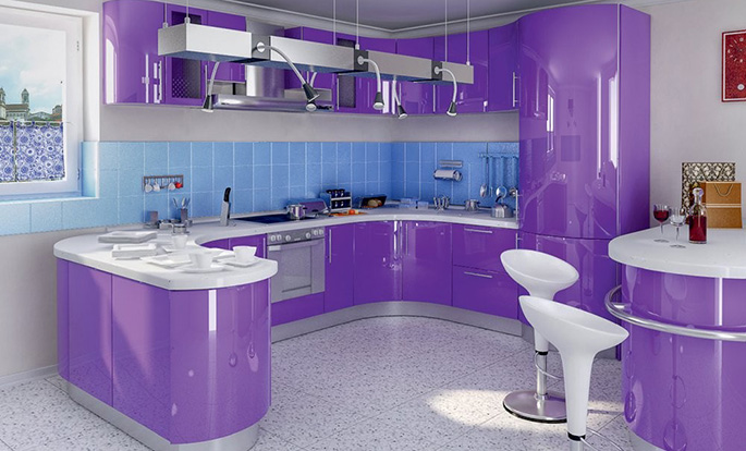 Кухня в белых и фиолетовых тонах