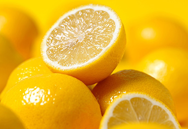 Лимонная кислота отлично удаляет следы от свежего жира и дарит изделию приятный запах