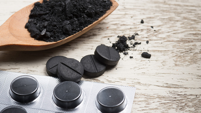 Как справиться с неприятным запахом плесени? Смело можно использовать активированный уголь. Это дешево и результативно.