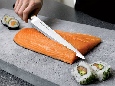 Нож Янагиба используется для приготовления морепродуктов