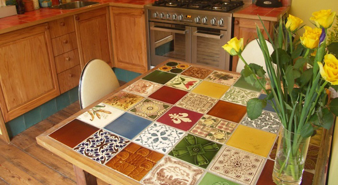 Реставрация и декорирование кухонного стола плиткой