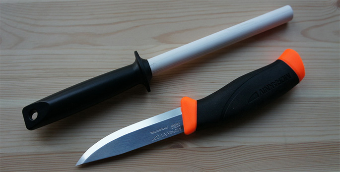 С помощью мусата можно без труда заточить любой затупившийся нож