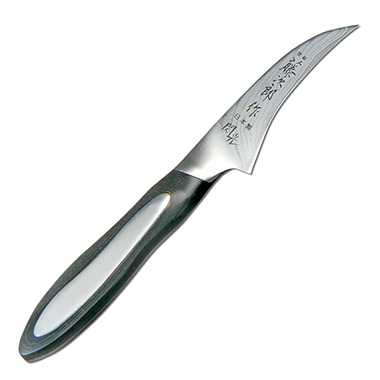Нож для овощей имеет короткое жесткое слегка изогнутое лезвие