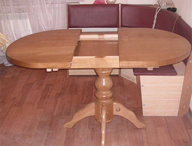 Раскладную модель стола прекрасно впишется в общий интерьер кухни