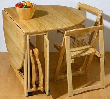 Классический стол-книжка позволит сэкономить значительное пространство на кухне