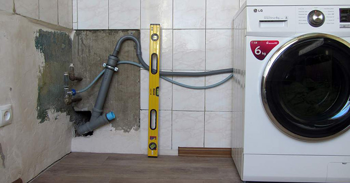Дополнительное удлинение соединительных коммуникаций позволит разместить стиральную машину в любом удобном месте