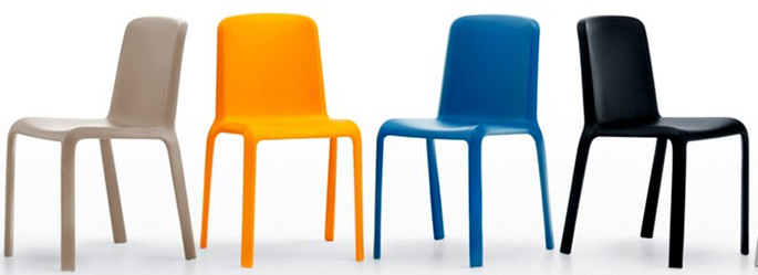 Ширина стула определяется, исходя из индивидуальных особенностей человека. Стандартная глубина — от 40 см до 45 см.